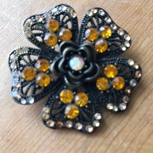 🌼 Brooch